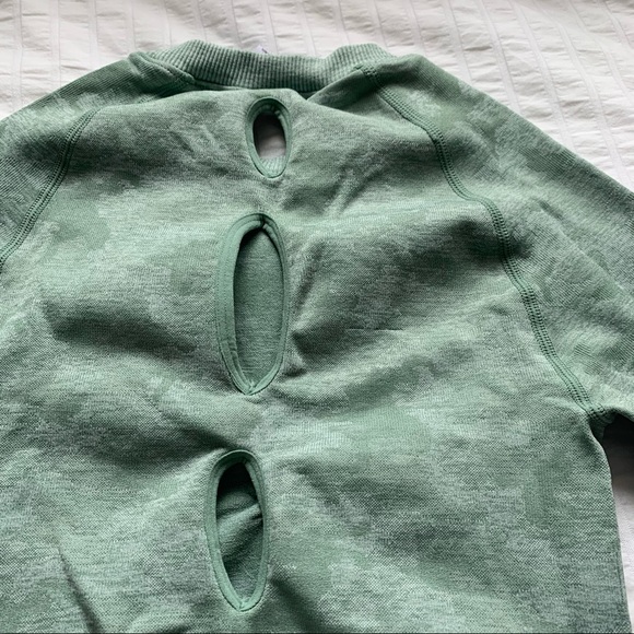 Gymshark Adapt Camo Seamless Long Sleeve Crop Top - Picture 5 of 6